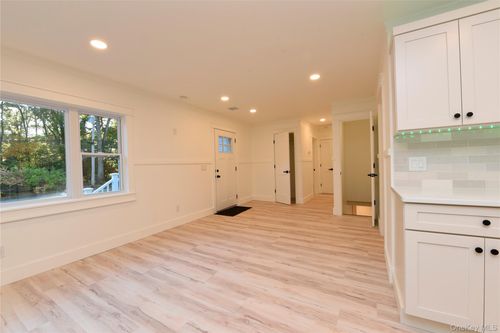 15 Pardam Knoll Rd, Miller Place, NY, 11764-2136 | Card Image