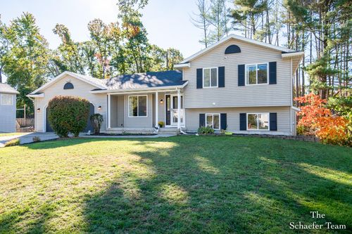 1258 Scott Creek Dr, Belmont, MI, 49306-9464 | Card Image