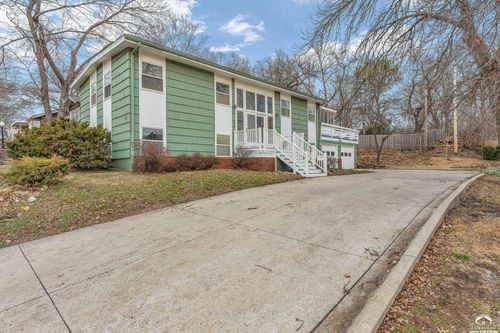 1020 Crestline Dr, Lawrence, KS, 66049-2607 | Card Image