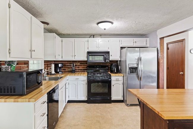 11 Trinity Ave, House other with 3 bedrooms, 2 bathrooms and 5 parking in Grafton MA | Image 11