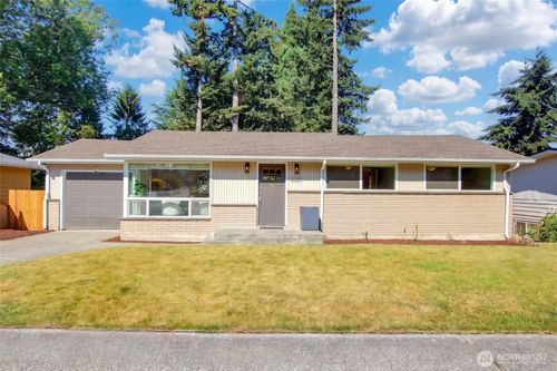 2025 Edmonds Ave Ne, Renton, WA, 98056-2708 | Card Image
