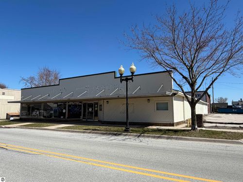 87 Division Street, Manistee, MI, 49660 | Card Image