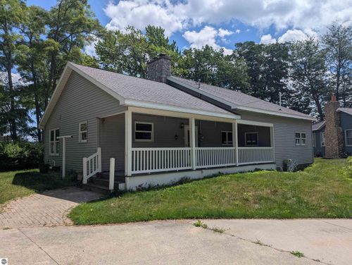 122 N Huron Rd, Au Gres, MI, 48703-9615 | Card Image