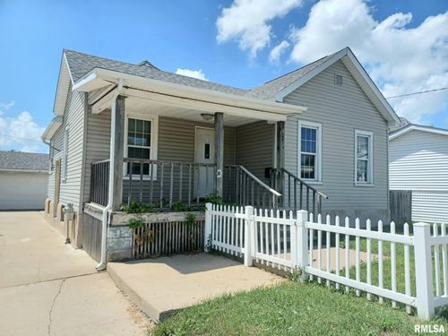 62 N 5th Ave, Canton, IL, 61520-2860 | Card Image