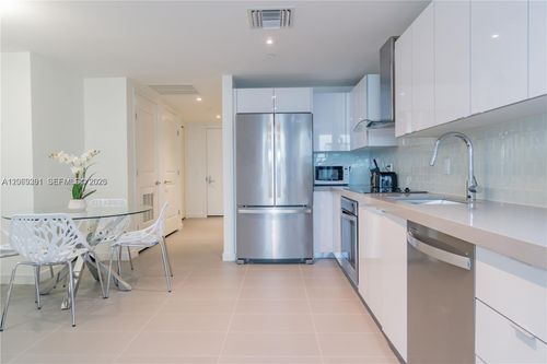 1204-1600 Ne 1st Ave, Miami, FL, 33132-1212 | Card Image