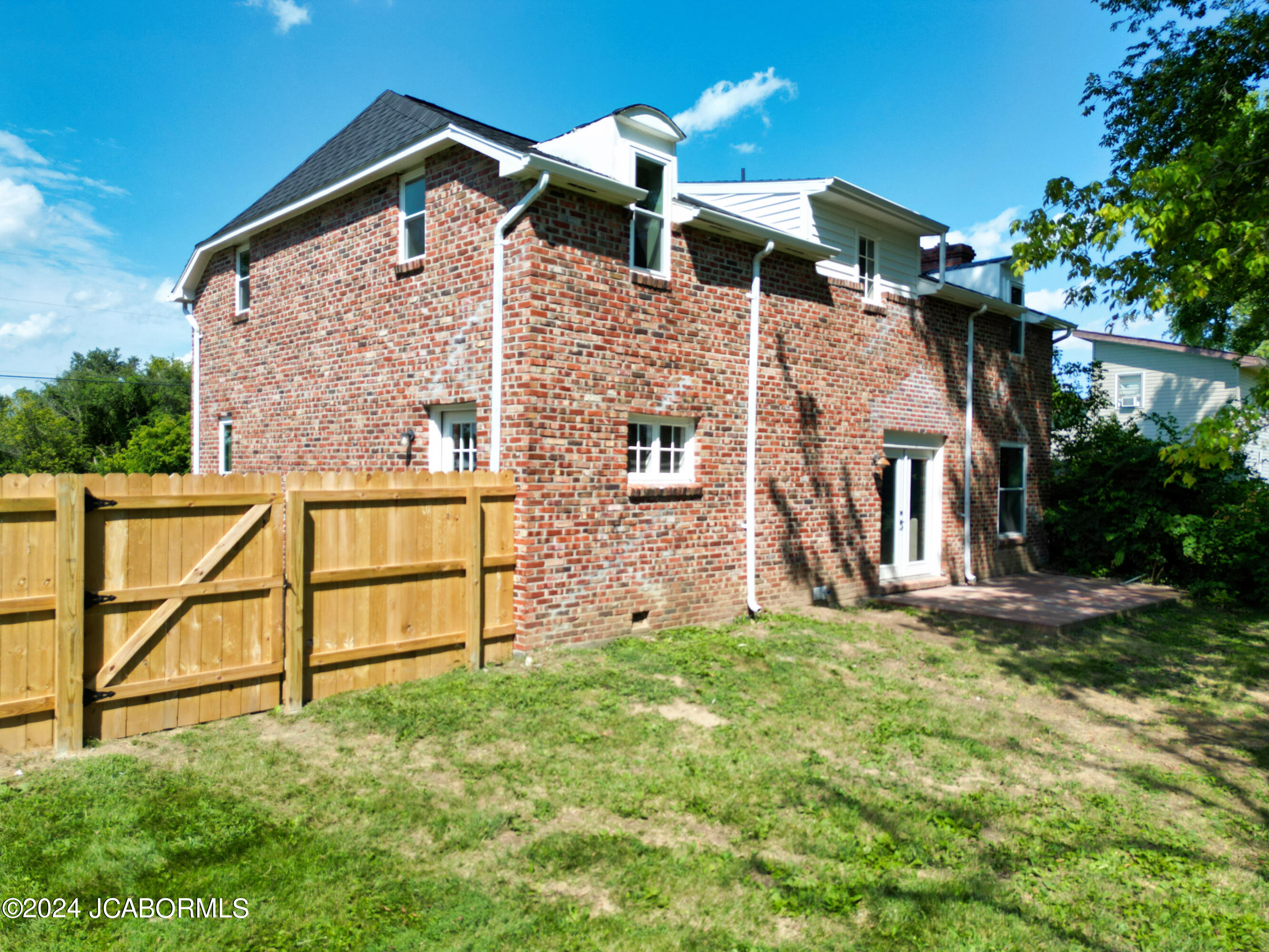 Poplar Hill Dr, Columbia, MO 65203