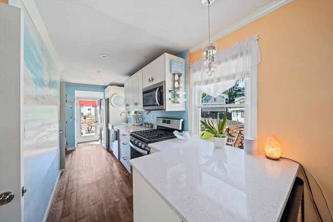 12 Moreland Ave, House other with 2 bedrooms, 1 bathrooms and 2 parking in Hull MA | Image 4
