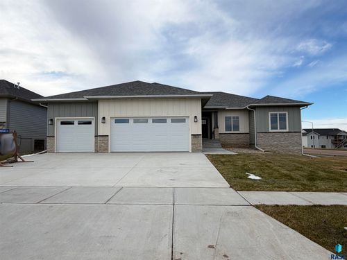 2601 S Galena Ave Avenue, Sioux Falls, SD, 57110 | Card Image