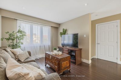 28 Kincaid Crt, Home with 3 bedrooms, 3 bathrooms and 4 parking in Brampton ON | Image 3