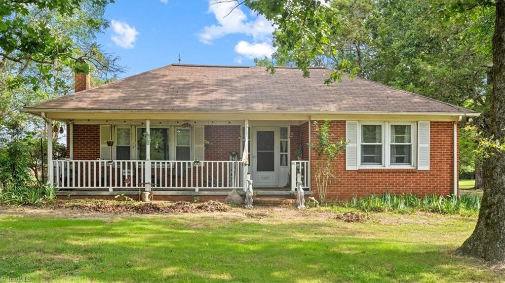 Bennett Rd, Seagrove, NC 27341