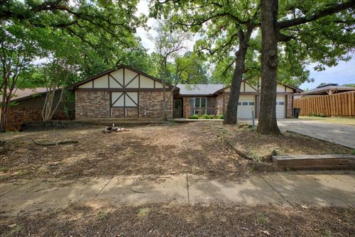 8204 Starnes Rd, North Richland Hills, TX, 76182-6037 | Card Image