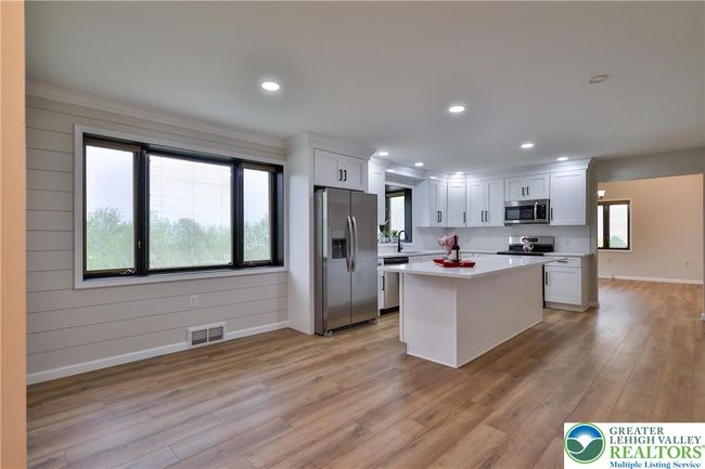 5470 Summit St, House other with 3 bedrooms, 3 bathrooms and null parking in Whitehall PA | Image 20