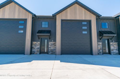 2417 Fairway St, Dickinson, ND, 58601 | Card Image