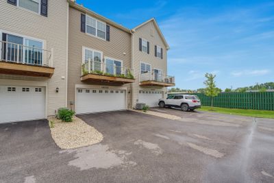 10332 Kerry Ridge Court, Townhouse with 2 bedrooms, 2 bathrooms and 2 parking in Chicago Ridge IL | Image 3