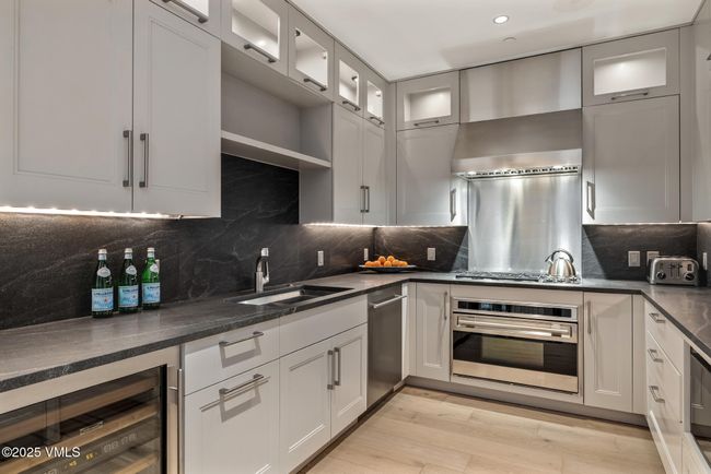 C - 141 E Meadow Dr, Condo with 2 bedrooms, 3 bathrooms and 1 parking in Vail CO | Image 12