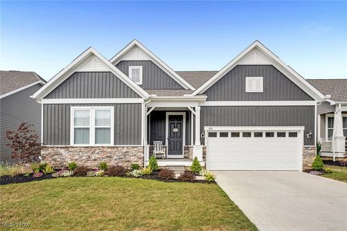 3930 Crest View Dr, Uniontown, OH, 44685-7702 | Card Image