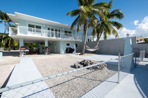 105 Caloosa St, Tavernier, FL, 33070-2104 | Card Image
