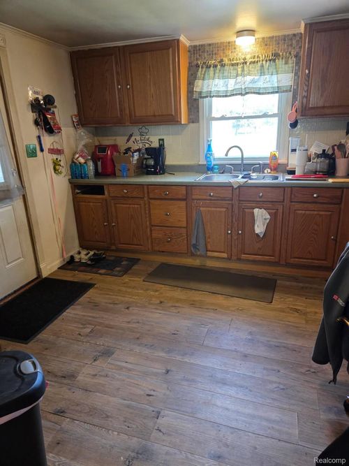 110 Oak St, Corunna, MI, 48817-1025 | Card Image