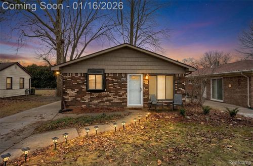 39435 Prentiss St, Harrison Township, MI, 48045-1779 | Card Image