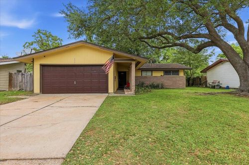 920 Carolina Dr, Bridge City, TX, 77611-2312 | Card Image