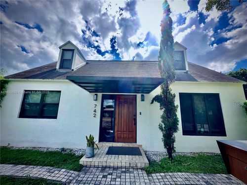 742 Nw 50th St, Miami, FL, 33127-2004 | Card Image
