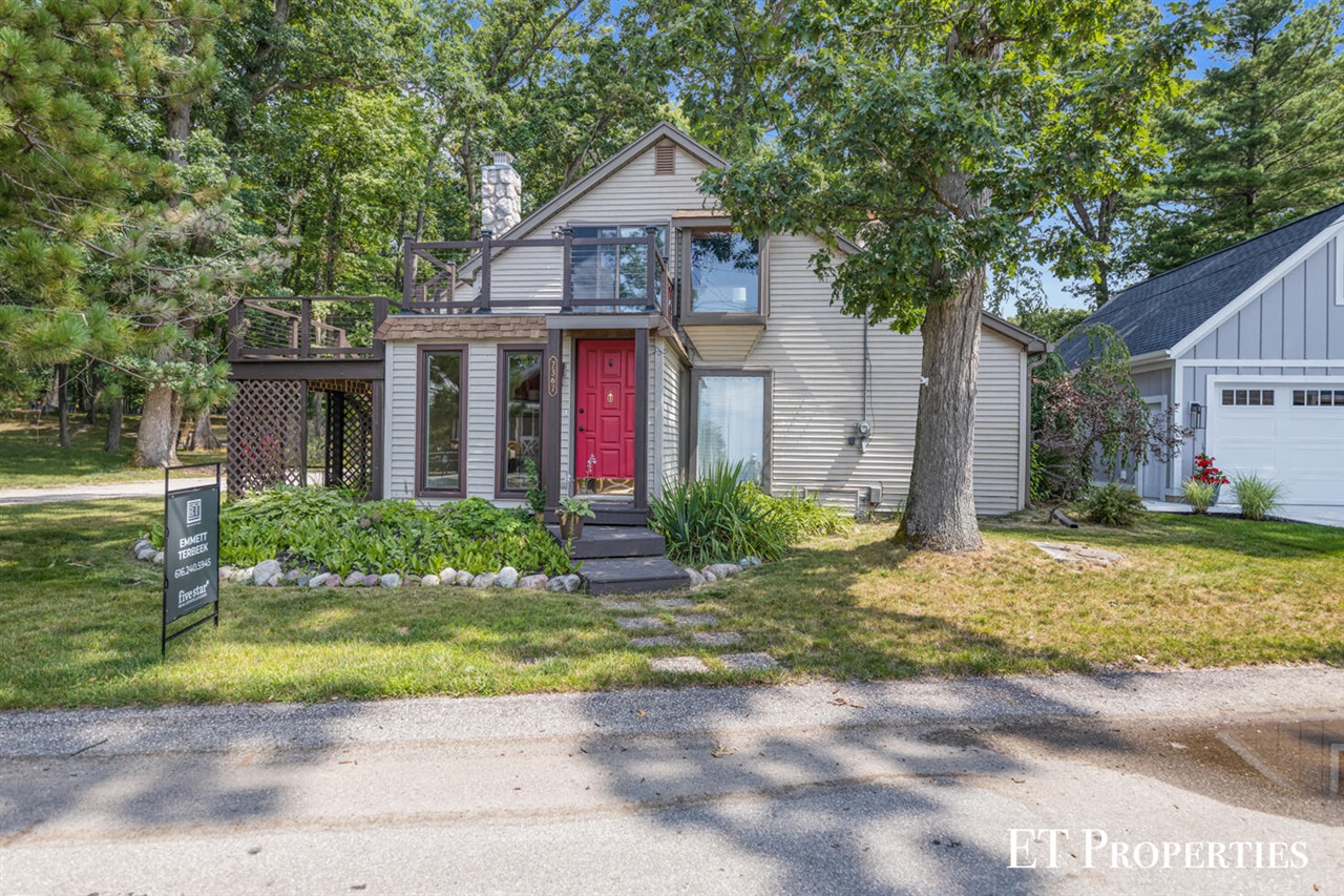Wilkinson Dr, Rockford, MI 49341