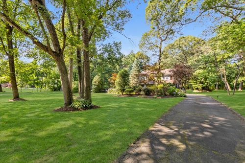 8 Rolling Dr, Glen Head, NY, 11545-2613 | Card Image