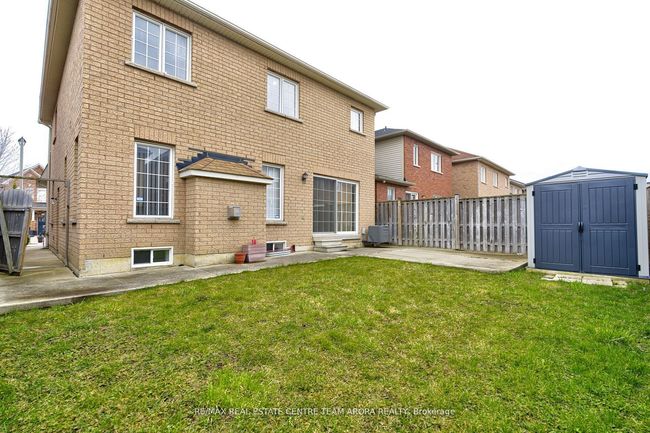 27 Beresford Cres, House other with 5 bedrooms, 4 bathrooms and 4 parking in Brampton ON | Image 40