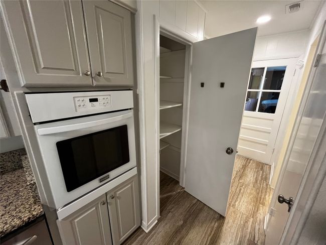 Accessable panty space | Image 10