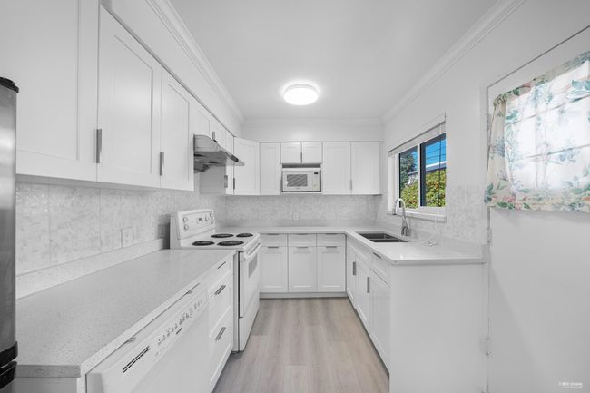 6407 Clinton St, House other with 6 bedrooms, 4 bathrooms and 5 parking in Burnaby BC | Image 9