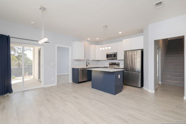 421 Rainbow Dr, House other with 3 bedrooms, 2 bathrooms and null parking in Lakehills TX | Image 6