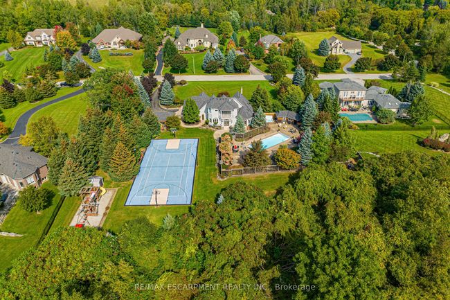 70 Oak Ave, House other with 6 bedrooms, 4 bathrooms and 7 parking in Dundas ON | Image 39