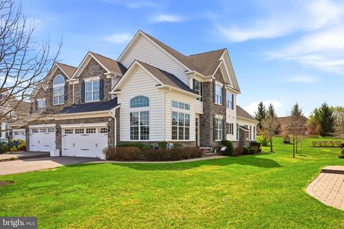 61 Hillyer Ln, Newtown, PA, 18940-2827 | Card Image