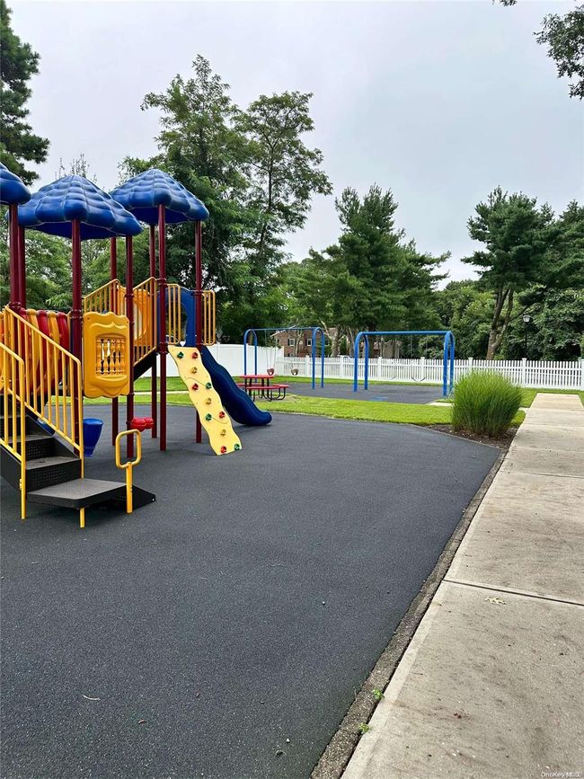 Swings & Seating in Fenced area | Image 4