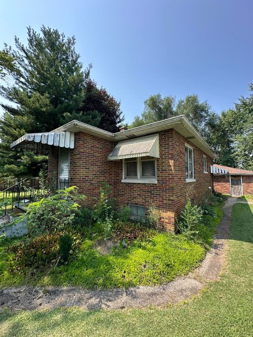 428 Harrison Ave, Hobart, IN, 46342-2053 | Card Image