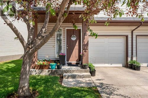 33 Everridge Gdns Sw, Calgary, AB, T2Y0G8 | Card Image