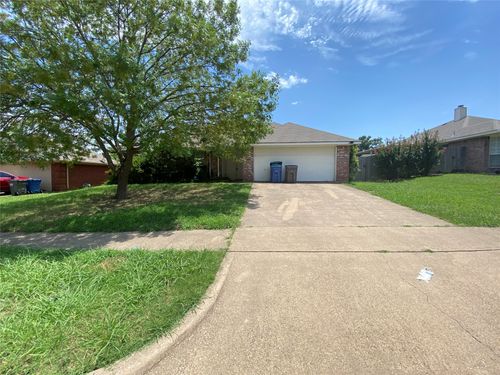 224 Los Angeles Dr, Glenn Heights, TX, 75154-2012 | Card Image
