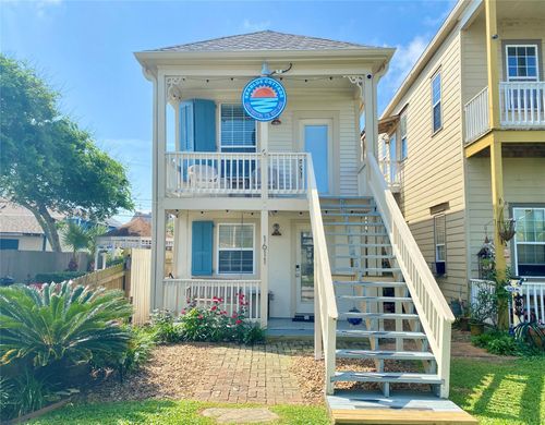 2-1611 Avenue N 1/2, Galveston, TX, 77550-8136 | Card Image