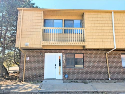 695 Carroll St, Akron, OH, 44304-1970 | Card Image