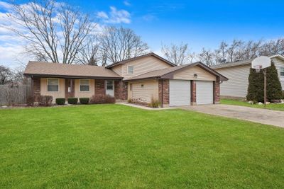 960 Abbington Drive, House other with 4 bedrooms, 2 bathrooms and 2 parking in Crystal Lake IL | Image 2