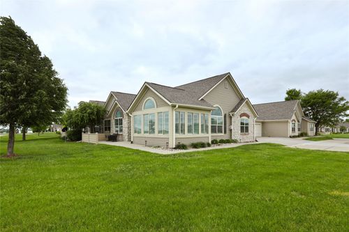 212-3305 Se Glenstone Dr, Grimes, IA, 50111-5076 | Card Image