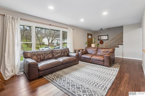 7923 Raven Oaks Dr, Omaha, NE, 68152-1811 | Card Image