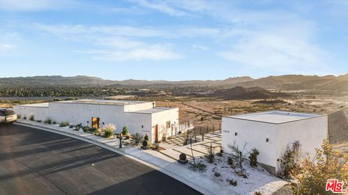 22570 S Summit Ridge Cir, Chatsworth, CA, 91311 | Card Image