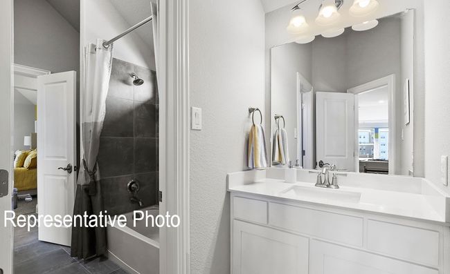 Bathroom with connected bathroom, shower / bath combination with curtain, and vanity | Image 12
