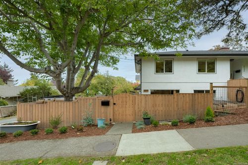 2207 Victor St, Victoria, BC, V8R4C6 | Card Image