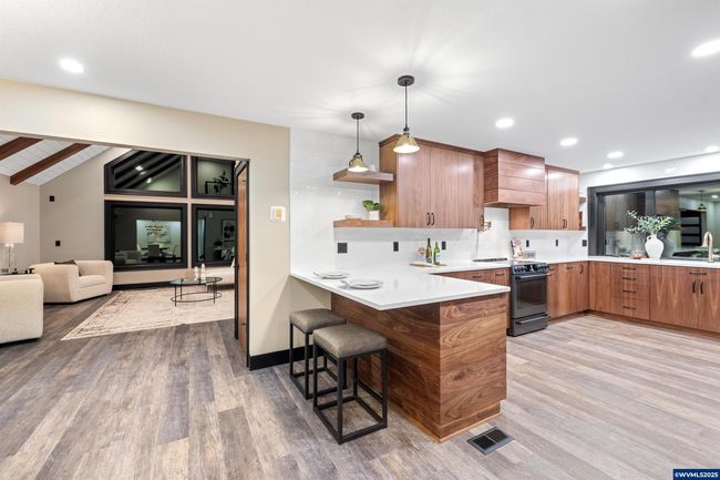 6057 Peaceful Ln Ne, House other with 2 bedrooms, 2 bathrooms and 2 parking in Silverton OR | Image 8