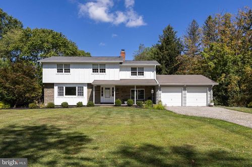 4 Larkspur Ln, Lawrence, NJ, 08648-1512 | Card Image