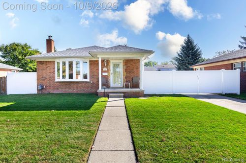 655 5th St, Wyandotte, MI, 48192-2603 | Card Image