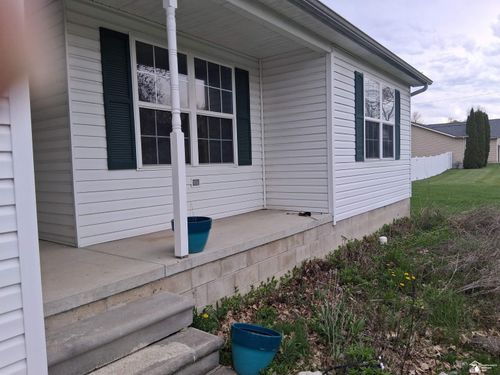 4601 Sycamore Rd, Newport, MI, 48166-9618 | Card Image