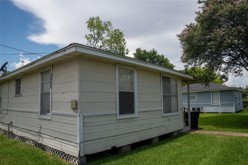 3923 Caplin St, Houston, TX, 77026-1405 | Card Image